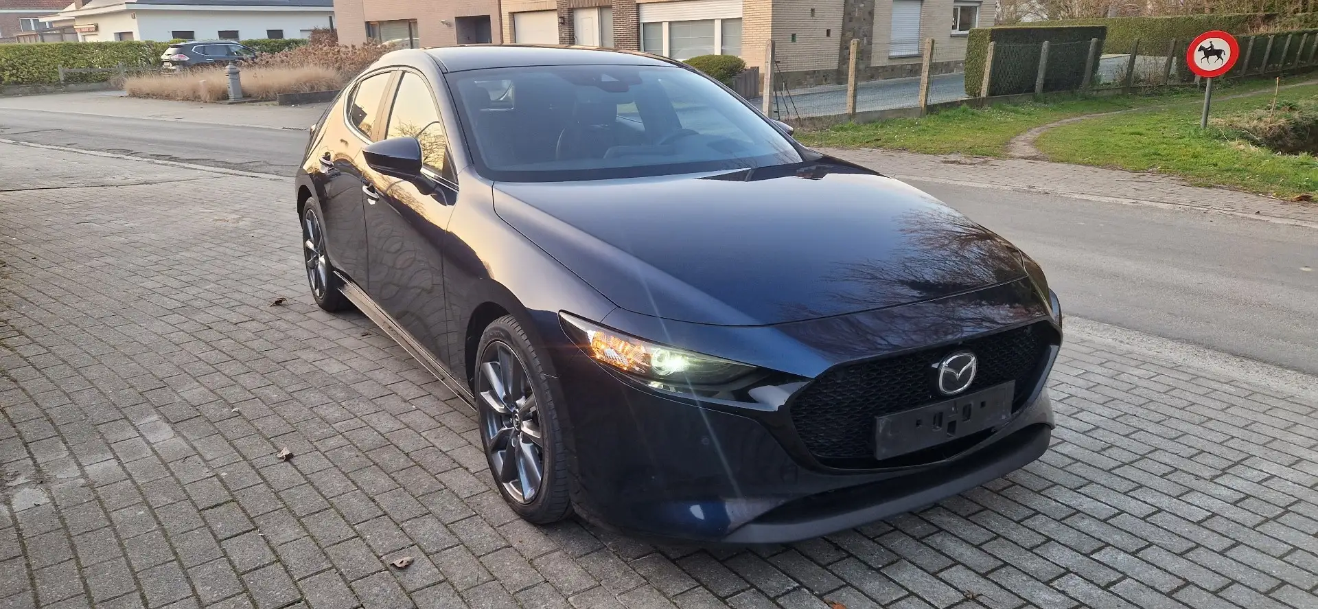 Mazda 3 1.8 Skyactiv-D Skydrive Luxury - 1