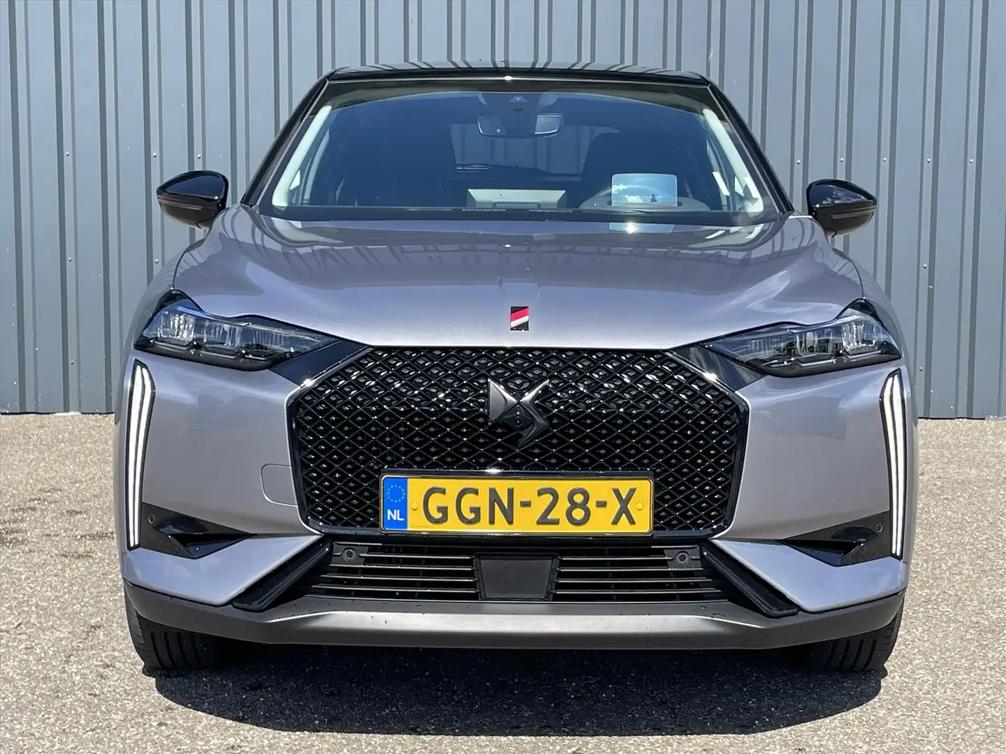 DS Automobiles DS 3 1.2 PureTech 130pk Aut Performance Line I Adaptive Grijs - 2