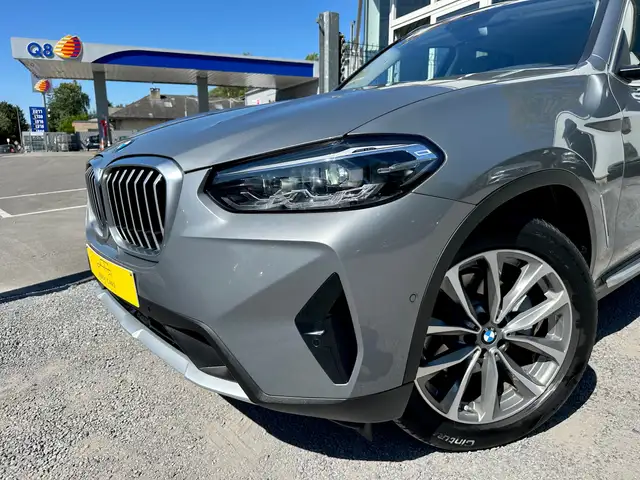 BMW X3 view 3