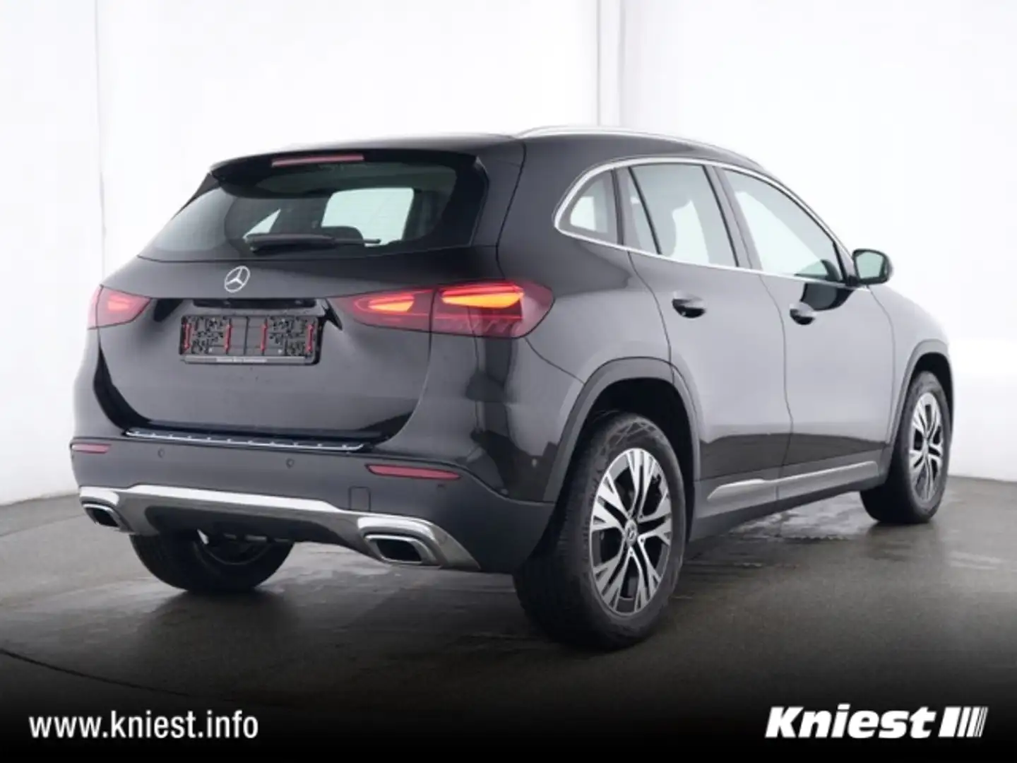 Mercedes-Benz GLA 180 Progressive Line Advanced Winter-Paket Schwarz - 2