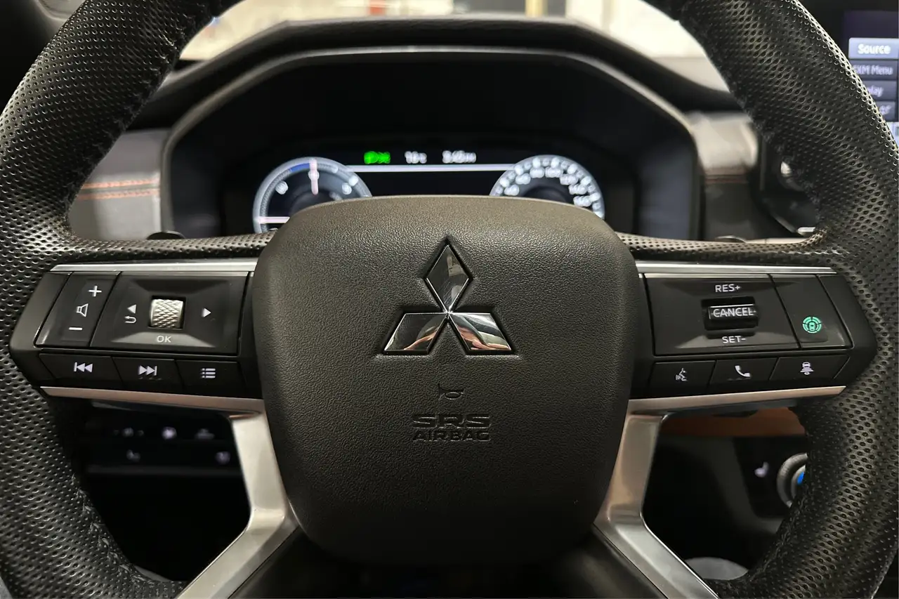 Mitsubishi Outlander снимка Mitsubishi Outlander