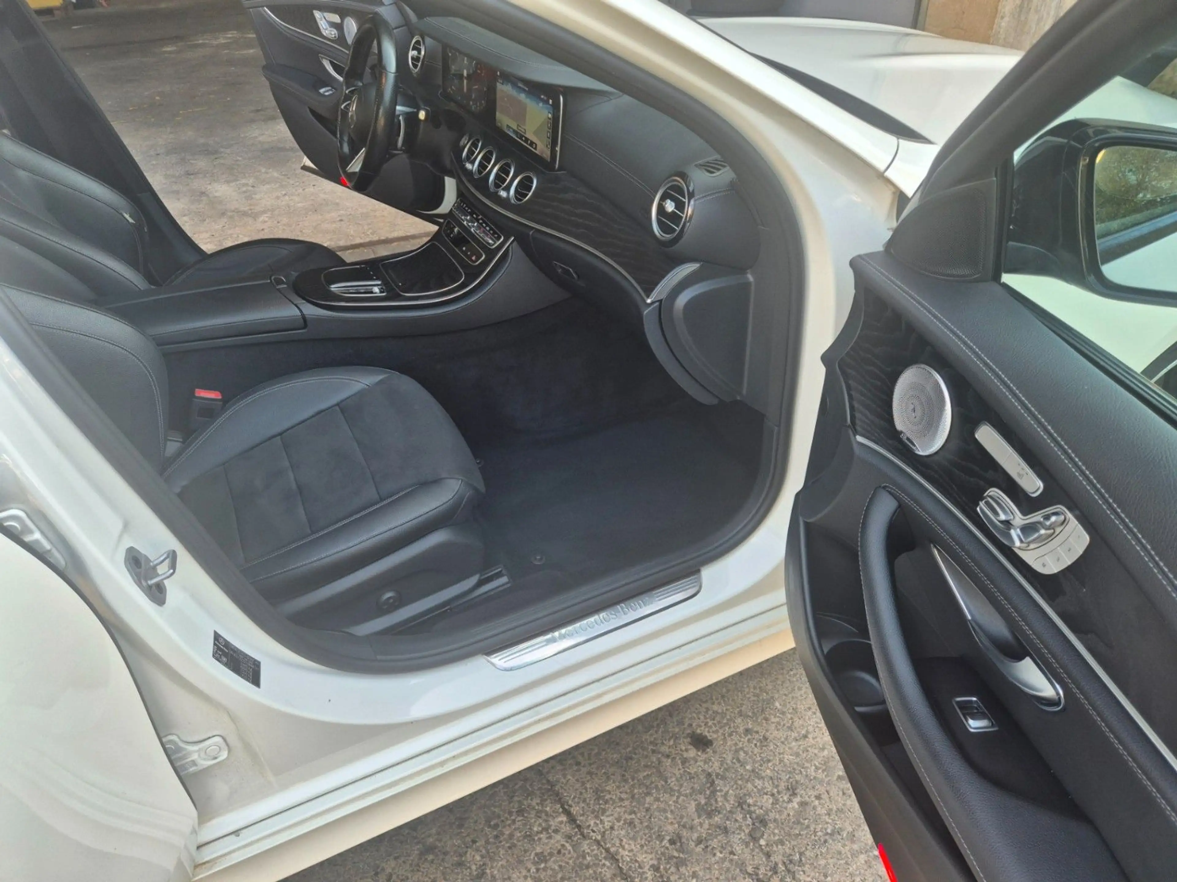 Mercedes-Benz E 400 d E T-Modell 4Matic AMG Line — photo 15