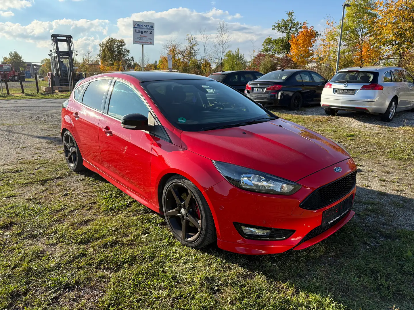 Ford Focus ST line Sportpaket/Navi/Sitzh/Lenkrh/PDC/Frontsh Rood - 1