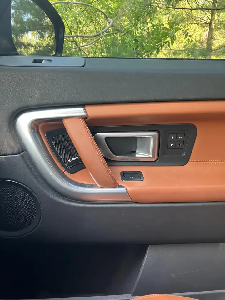 Land Rover Discovery Sport снимка Land Rover Discovery Sport