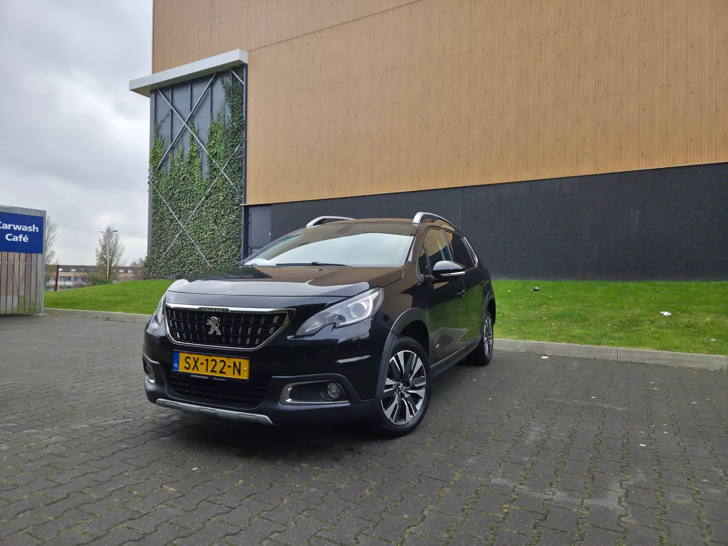 Peugeot 2008 2008 1.2 PT BL Executive Zwart - 1