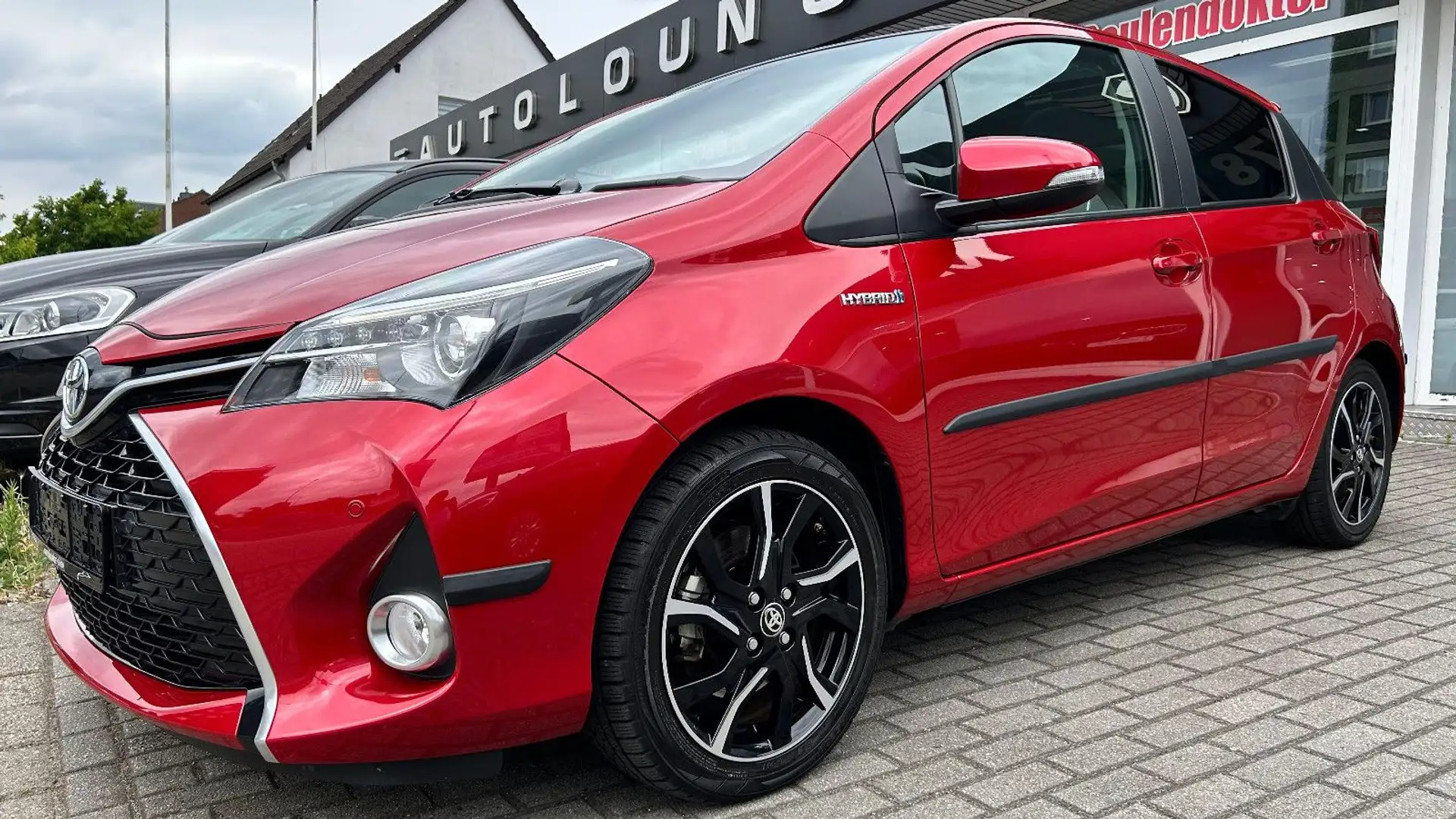 Toyota Yaris Lounge Hybrid*Navi*R-Cam*Pano*DAB Rouge - 2