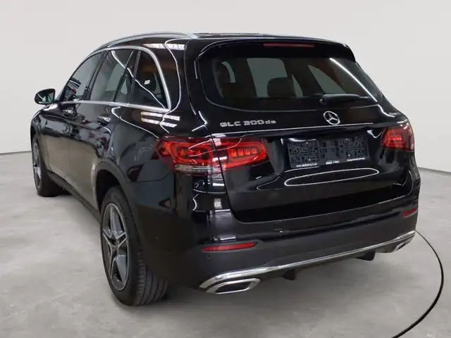 Mercedes-Benz GLC view 2