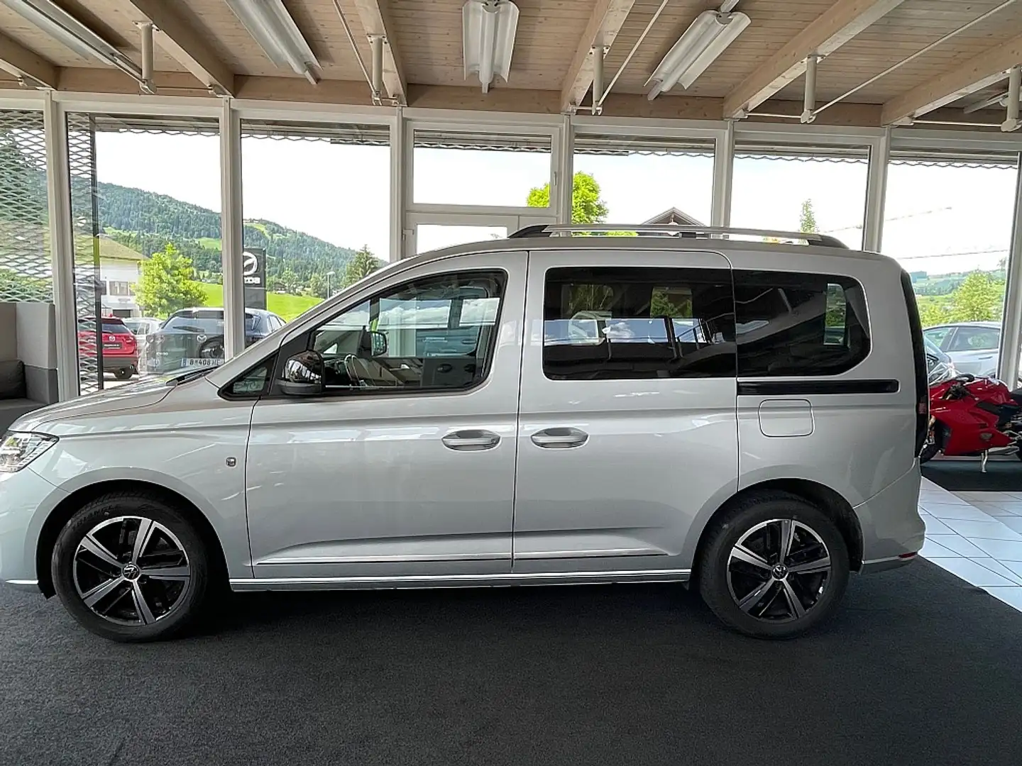 Volkswagen Caddy Style 2,0 TDI 4MOTION Zilver - 2