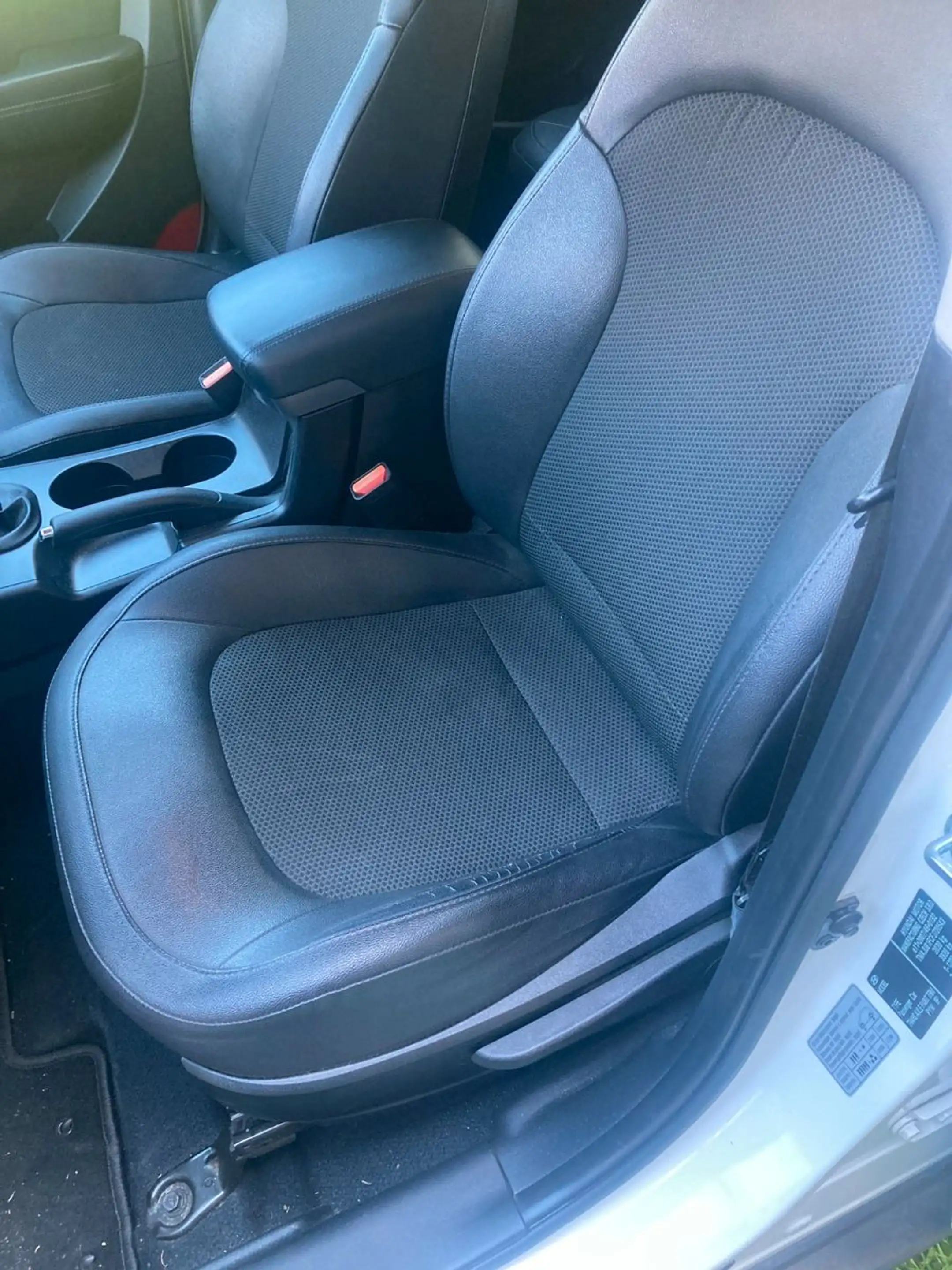 Hyundai iX35 Trend AWD / LEDER / AHK / Motor klappert — photo 7