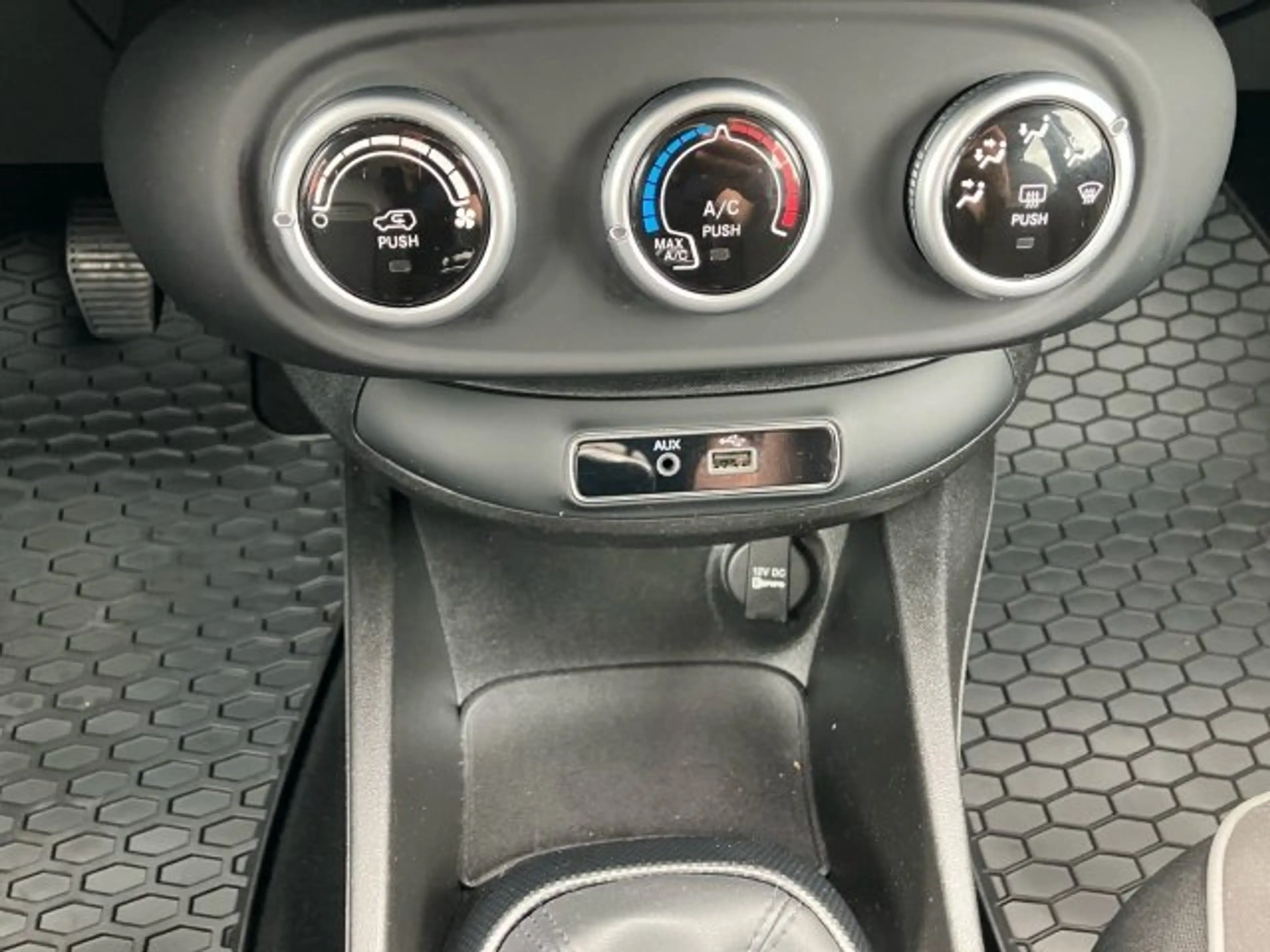 Fiat 500X 1,6 e-torQ City Look Pop — photo 14