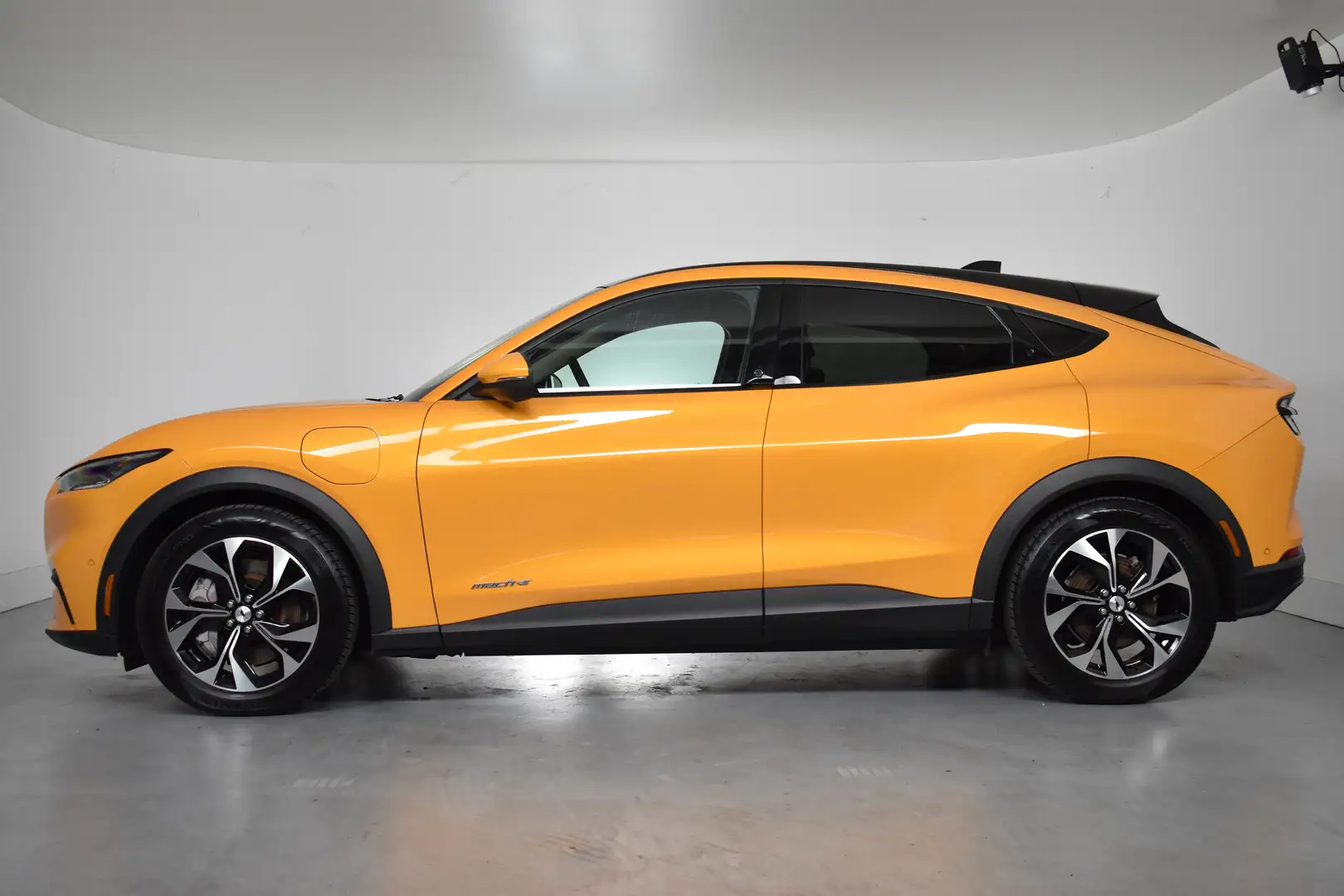Ford Mustang Mach-E RWD 75 kWh | Dealer Onderhouden! | LED | Leder | B Orange - 2