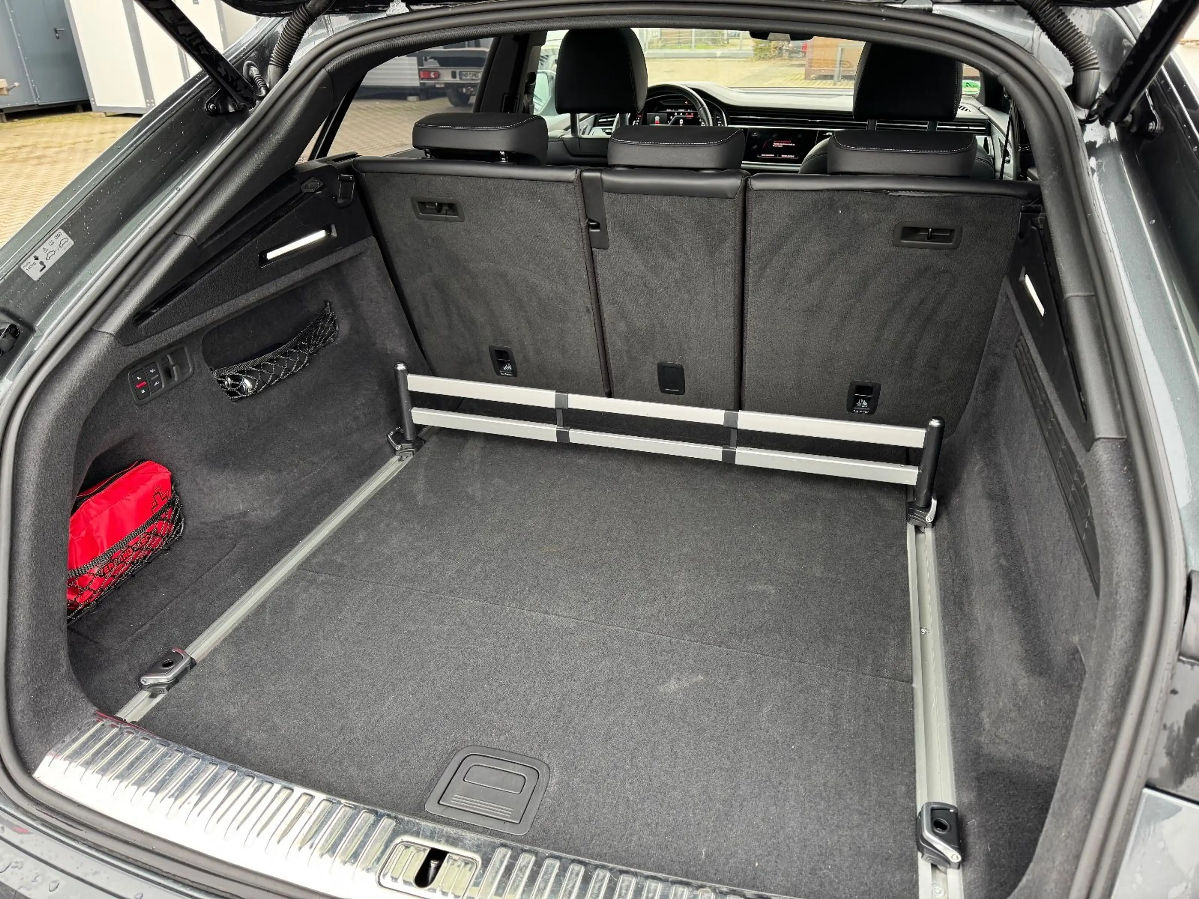 Audi SQ8 4.0 TDI quattro — photo 7