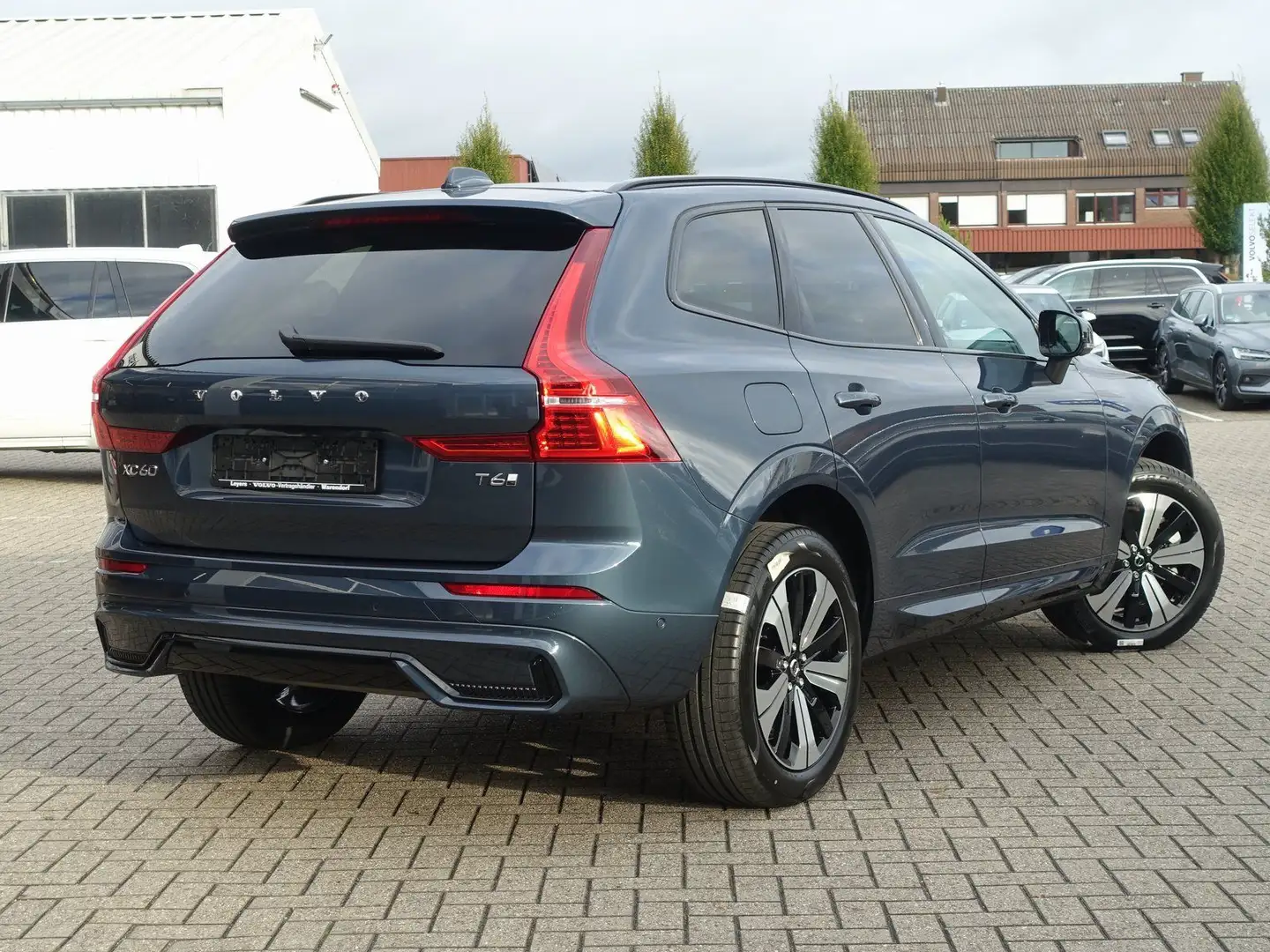 Volvo XC60 Plus Dark T6 AWD Plug-in Hybrid PANO/360°KA Blau - 2