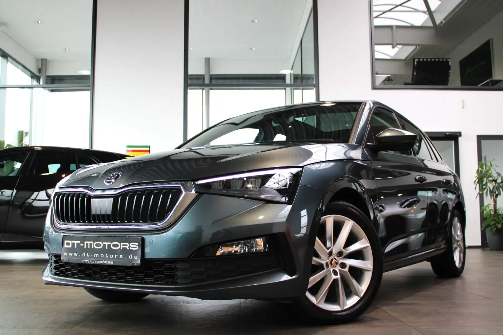 Skoda Scala SCALA STYLE 1.5 TSI DSG ACC/AHK/VIRTUAL/PANO/LED Grau - 1