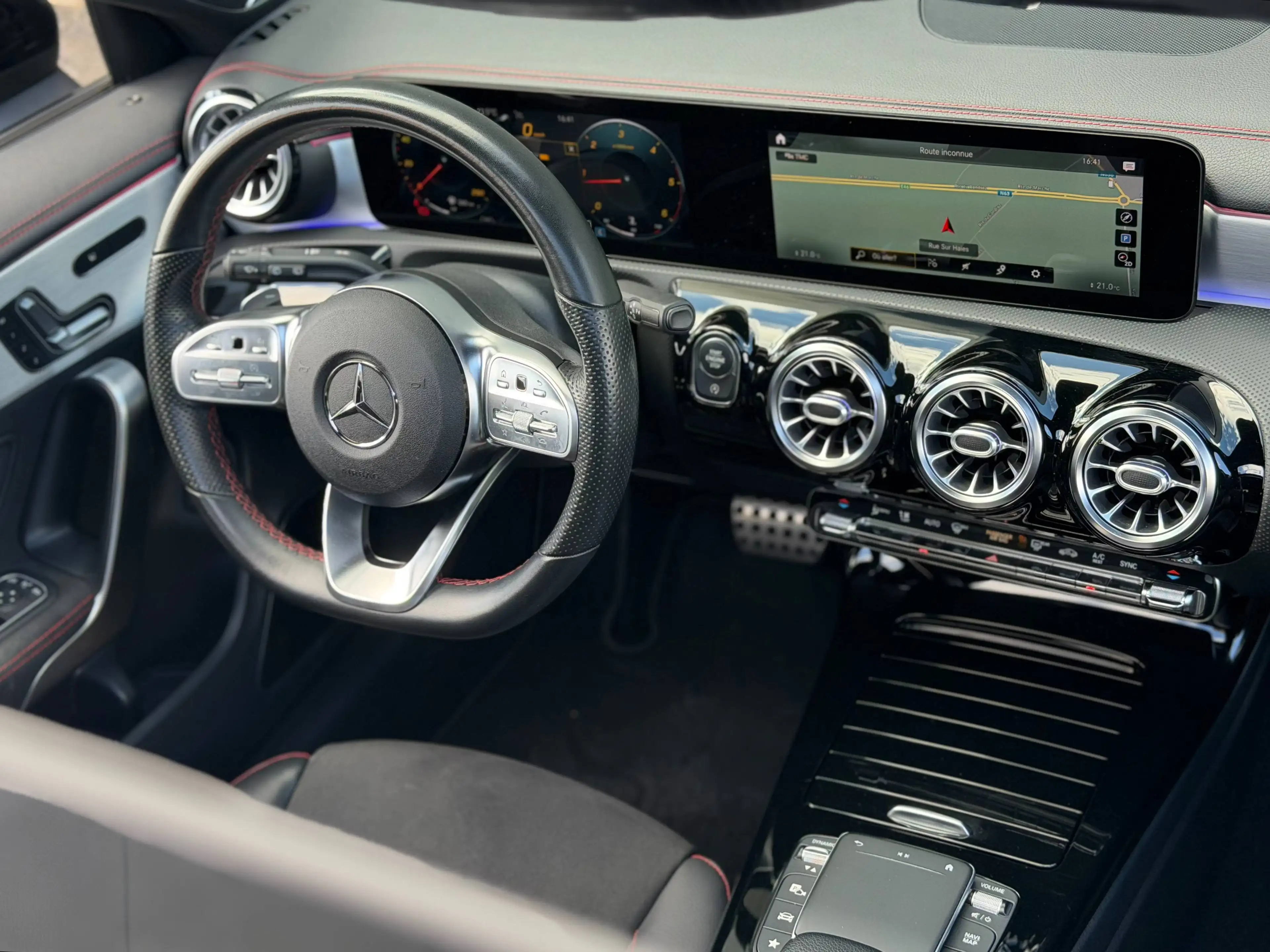 Mercedes-Benz CLA 200 d Shooting Brake 150cv - Pack AMG - Pano - Burmester — photo 14