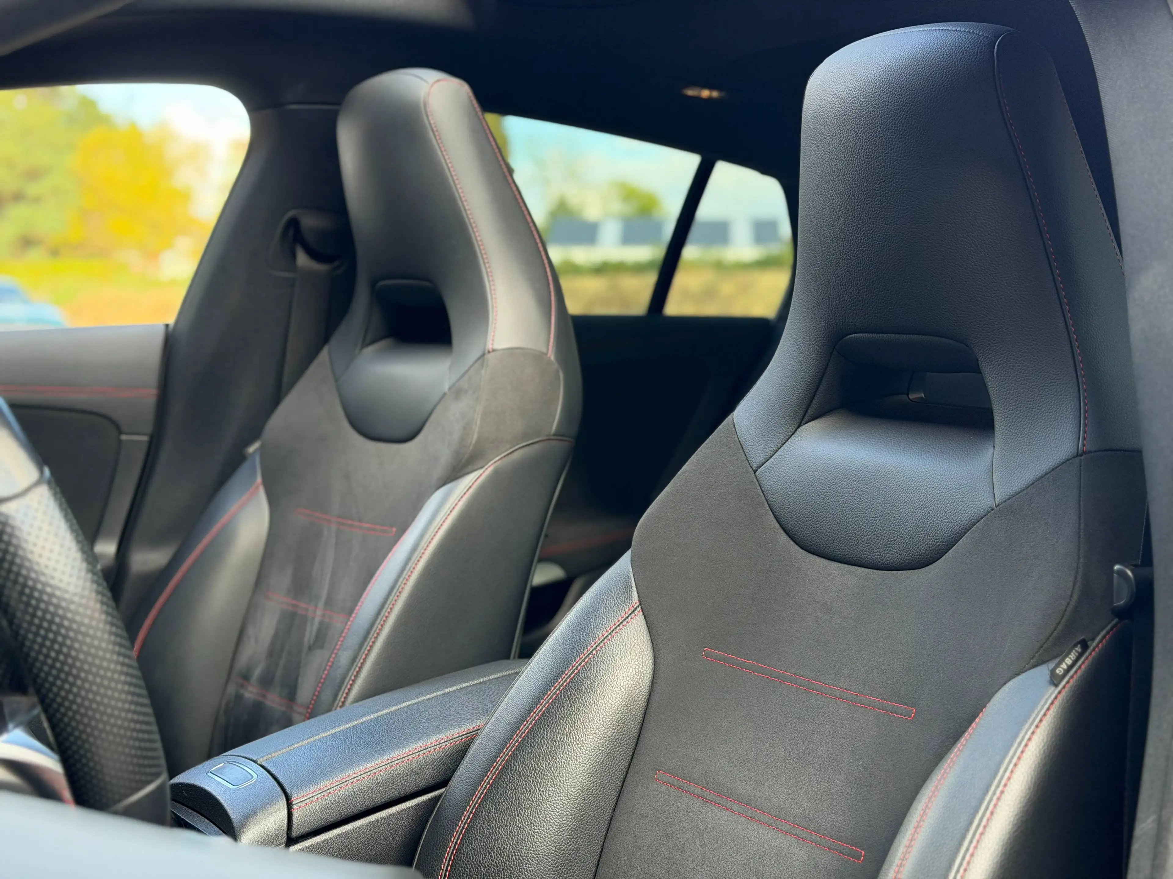 Mercedes-Benz CLA 200 d Shooting Brake 150cv - Pack AMG - Pano - Burmester — photo 13