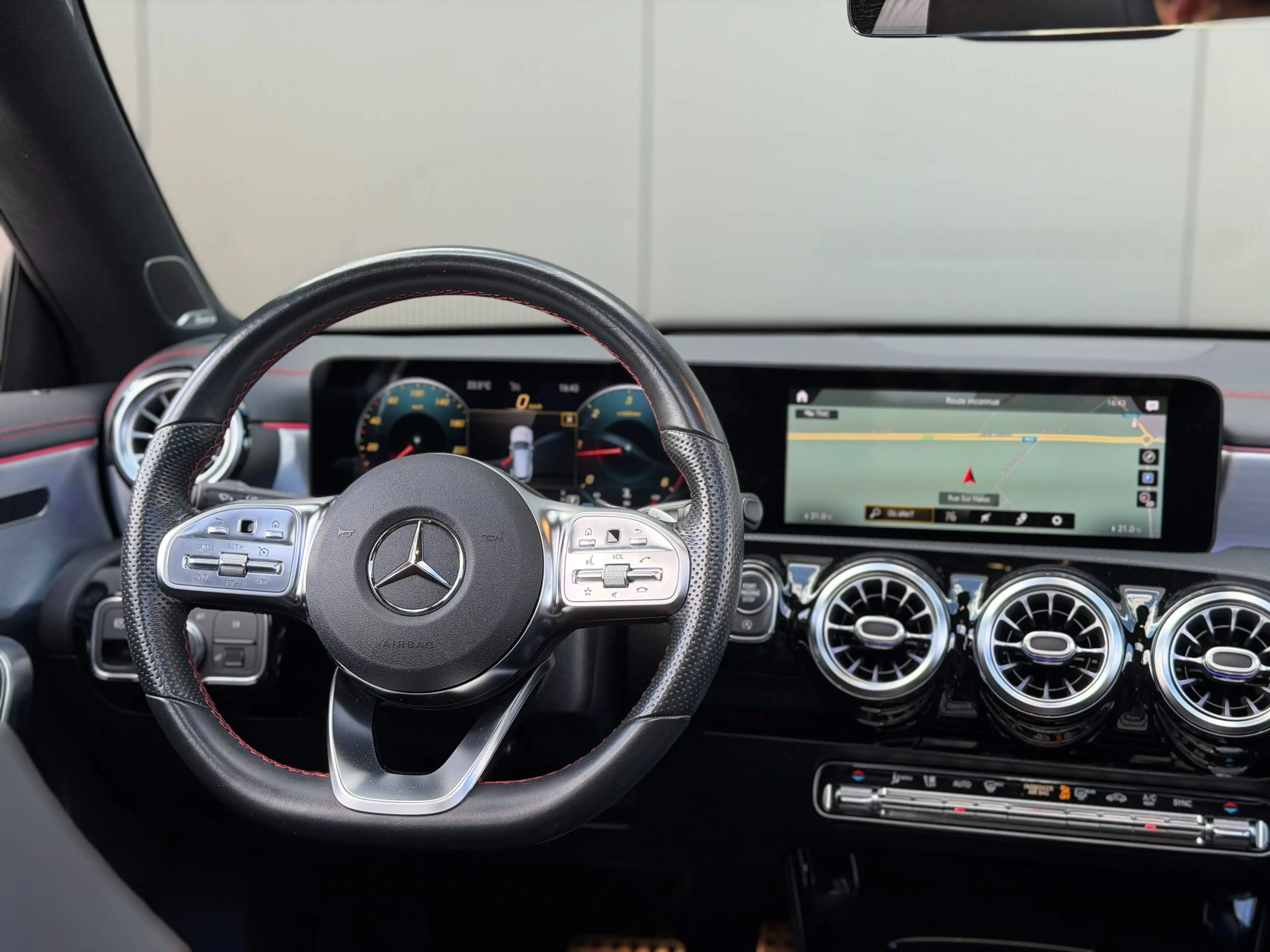 Mercedes-Benz CLA 200 d Shooting Brake 150cv - Pack AMG - Pano - Burmester — photo 15