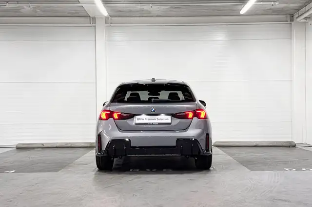 BMW 1 Series view 8