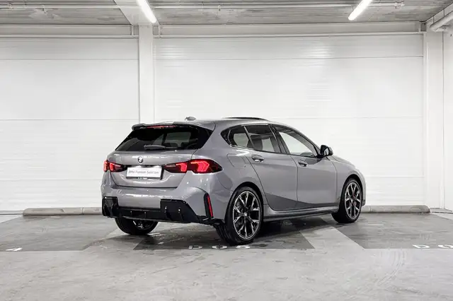 BMW 1 Series view 7