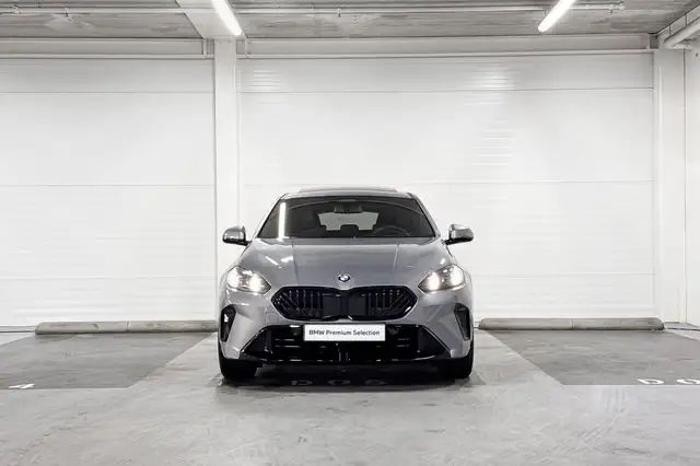 BMW 1 Series view 6