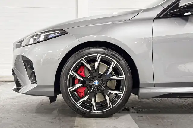 BMW 1 Series view 4