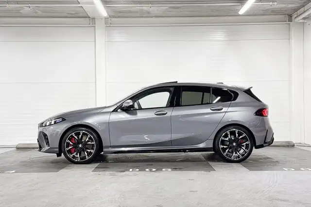 BMW 1 Series view 2