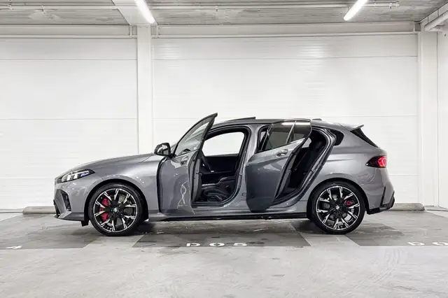 BMW 1 Series view 3
