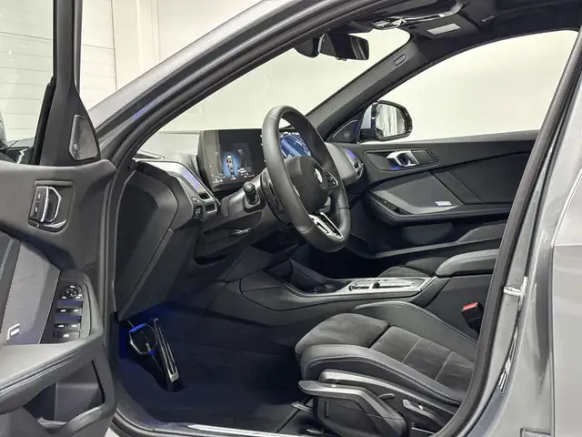 BMW 1 Series view 9