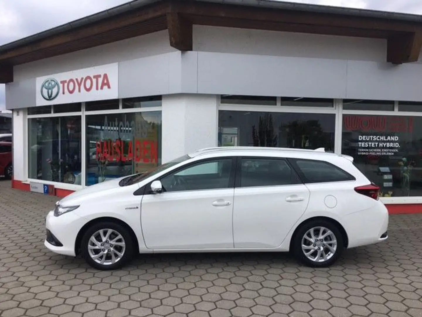 Toyota Auris Hybrid Comfort Blanc - 2