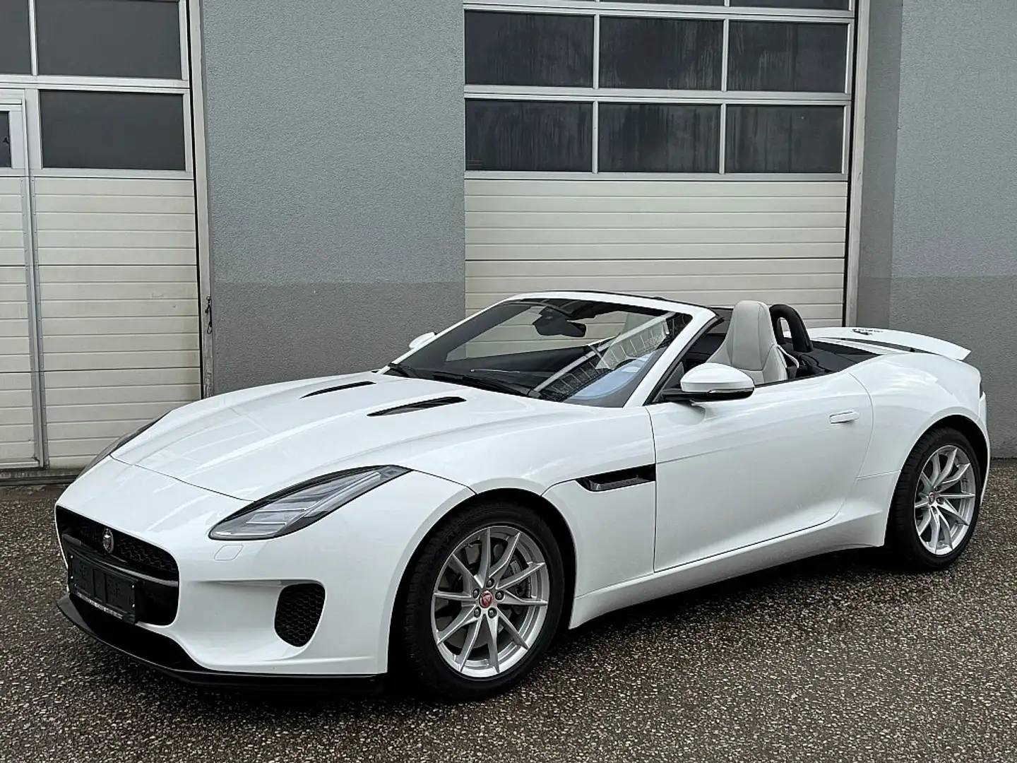Jaguar F-Type P300 Cabrio 2,0 Turbo Aut. Weiß - 1