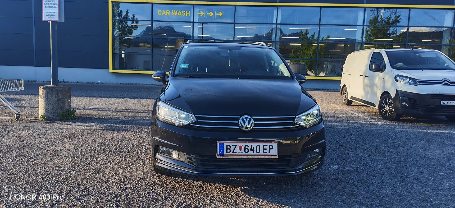 Volkswagen Touran Highline 2,0 SCR TDI DSG - 2