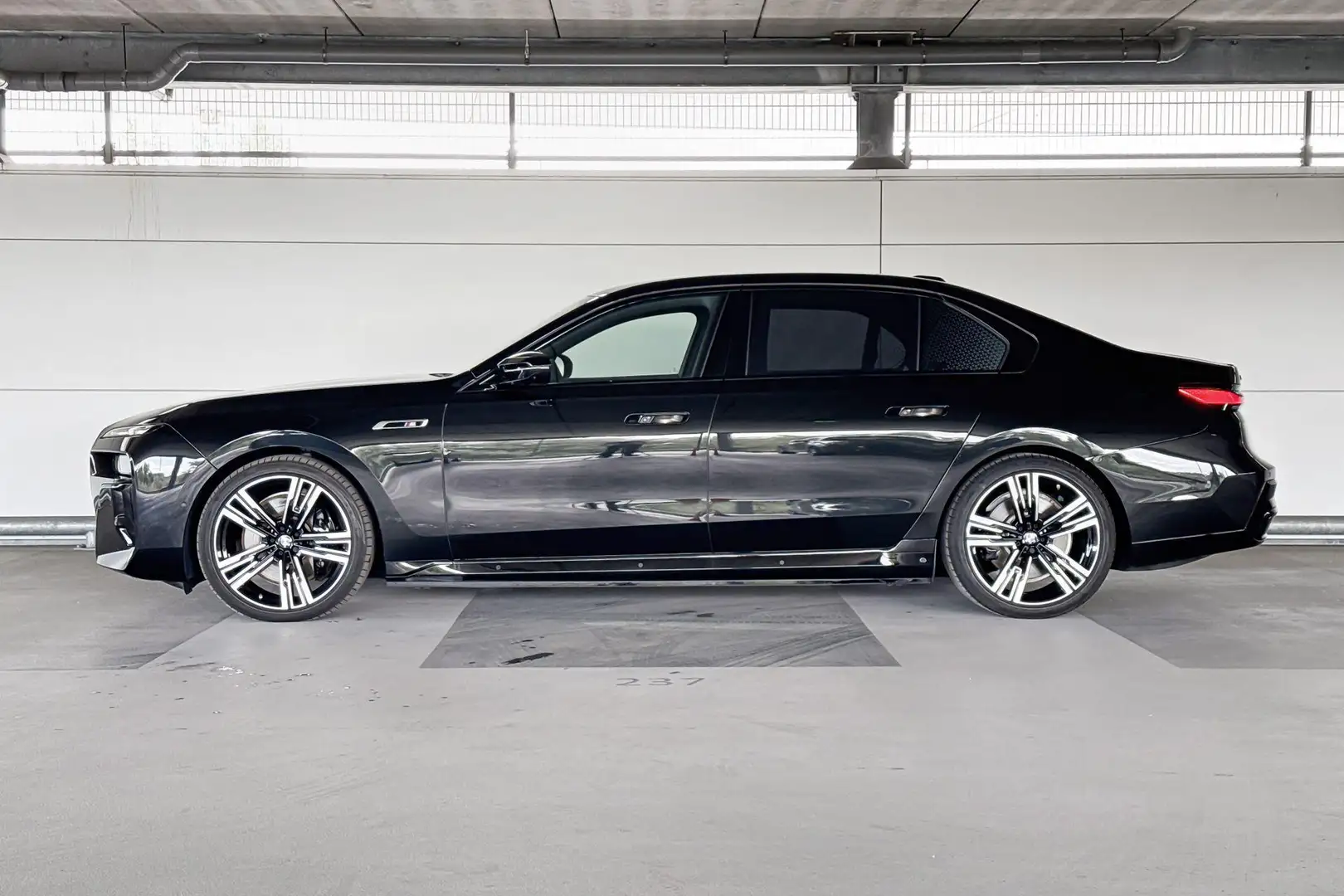BMW i7 M70 xDrive 106 kWh | Selections Zwart - 2