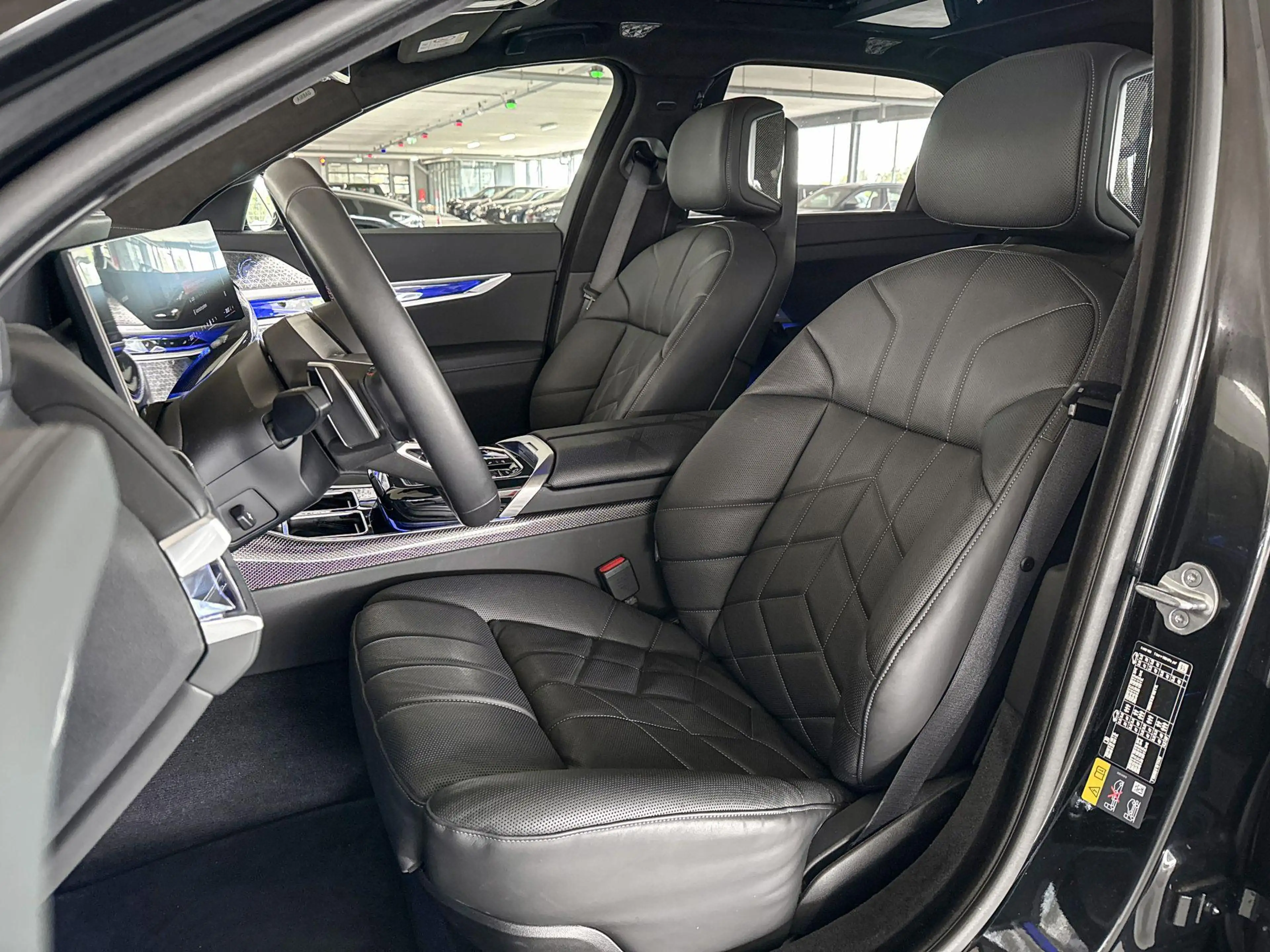 BMW i7 M70 xDrive 106 kWh — photo 10