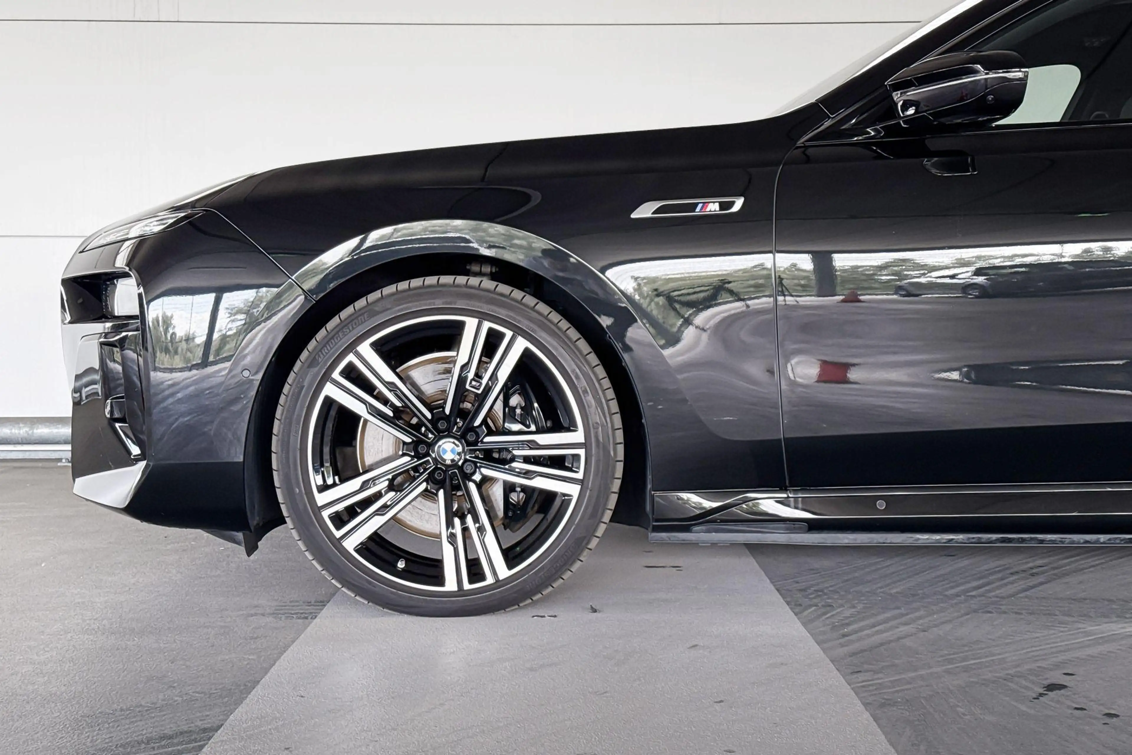 BMW i7 M70 xDrive 106 kWh — photo 4