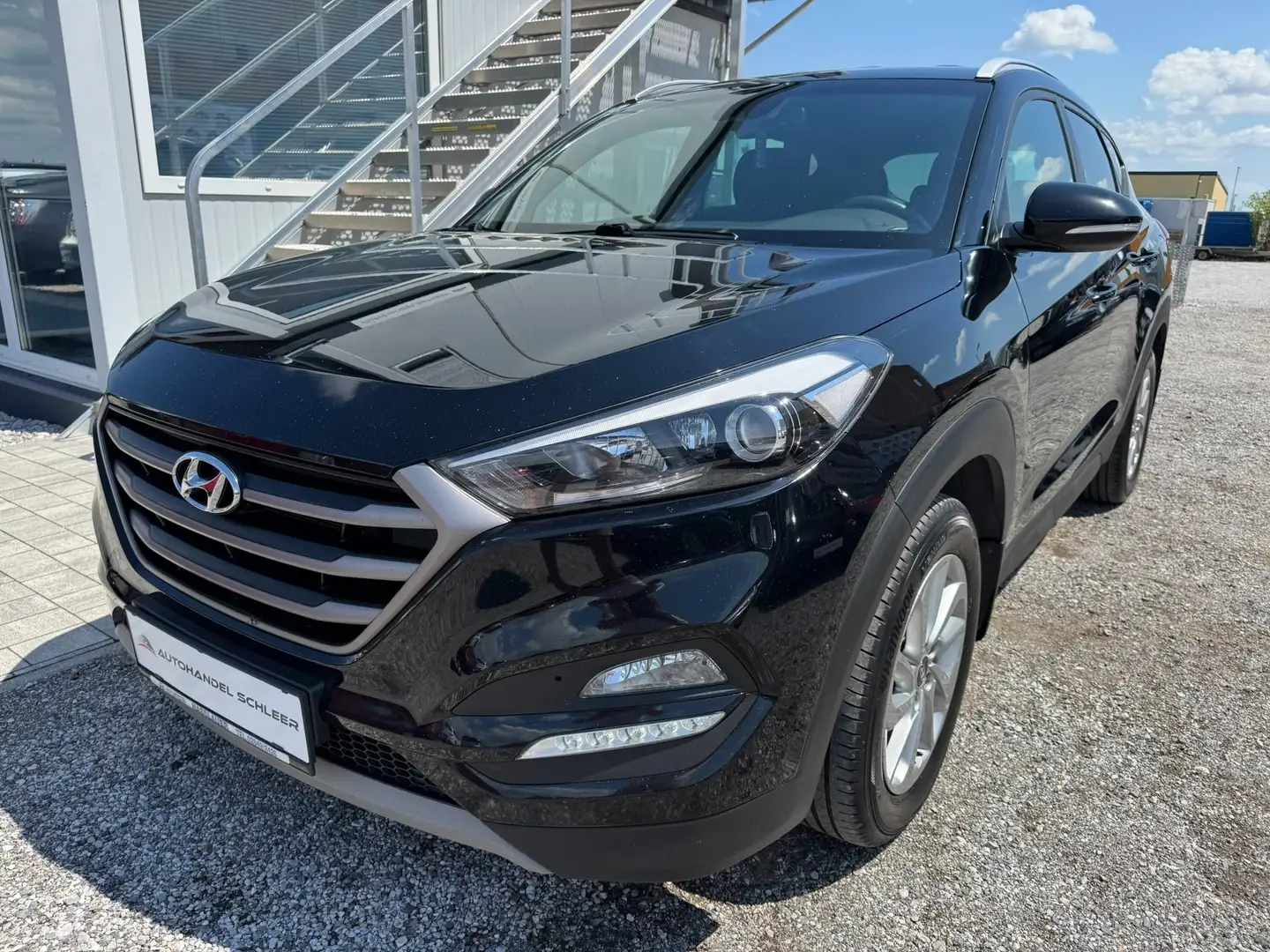 Hyundai TUCSON Tucson 1,7 CRDI Go! Aut. _1 Besitzer_NAVI _KAMERA Schwarz - 1