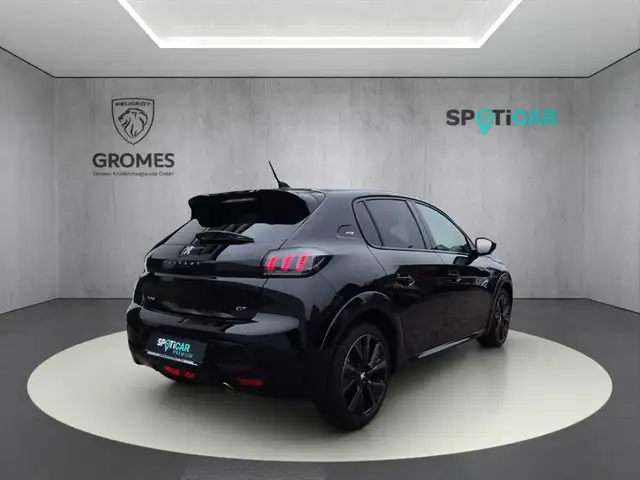 Peugeot 208 view 3