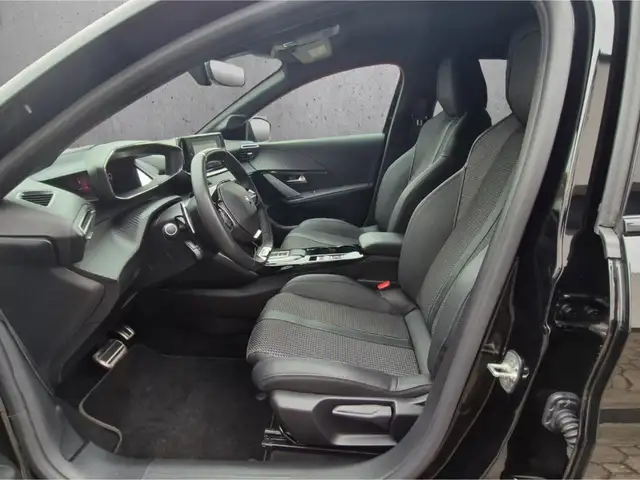 Peugeot 208 view 9
