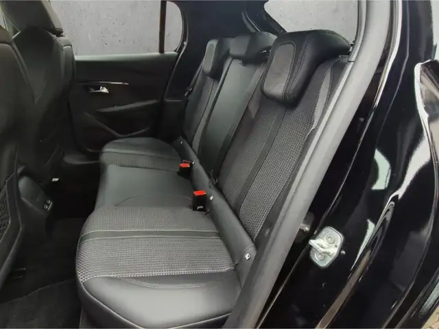 Peugeot 208 view 8