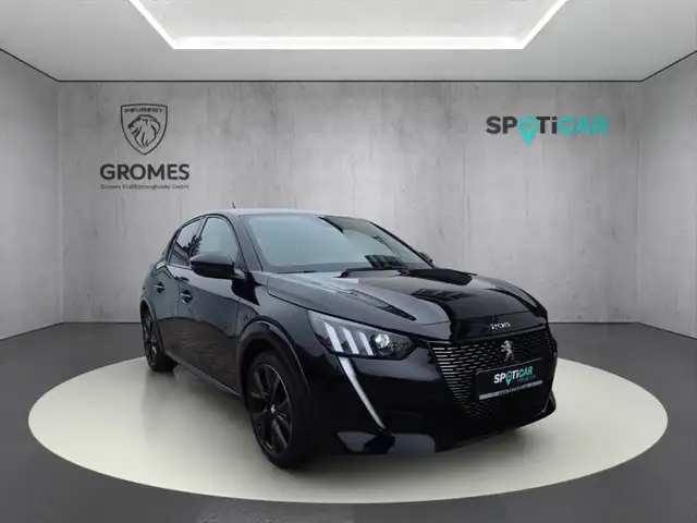 Peugeot 208 main image