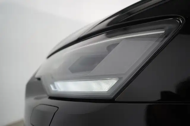 Audi A6 view 14