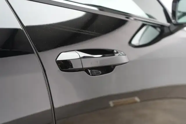 Audi A6 view 12