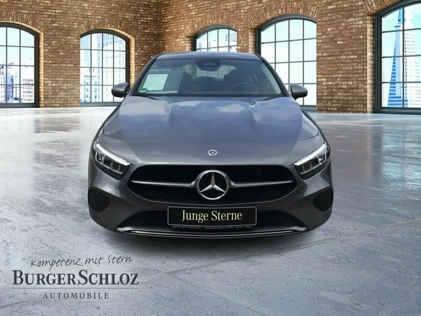 Mercedes-Benz A 180 Kompaktlimousine AUT DynLicht Kam. KlimaA Grijs - 2