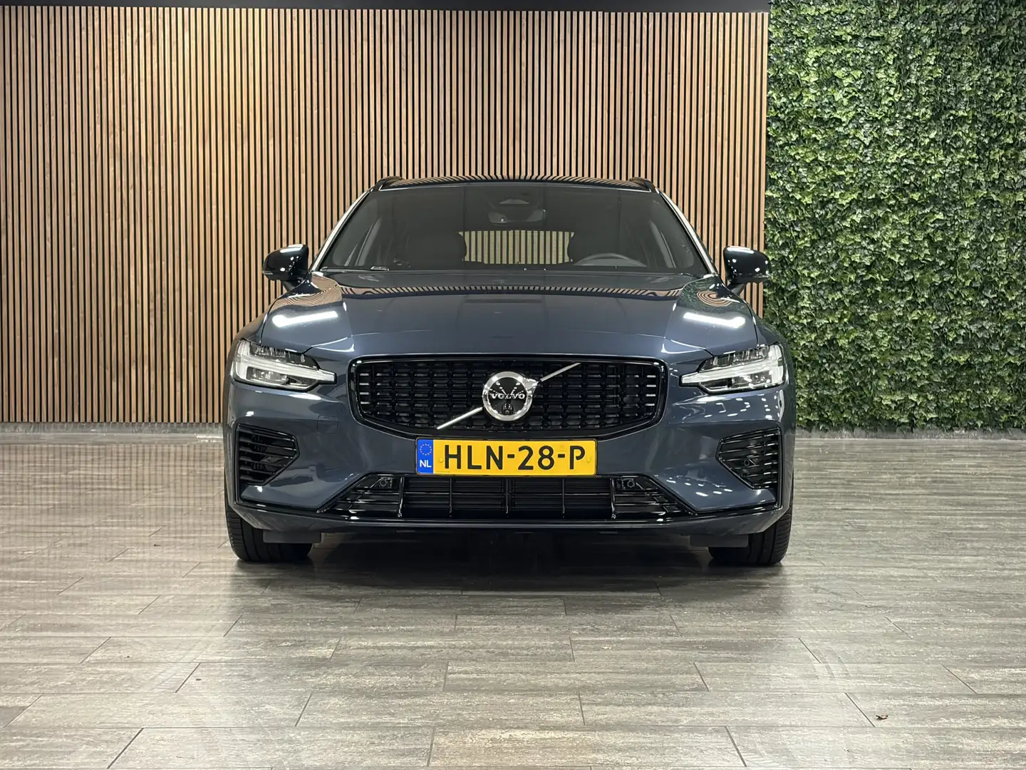Volvo V60 T6 AWD Recharge Plus Dark | 245km! | Trekhaak | 36 Bleu - 2