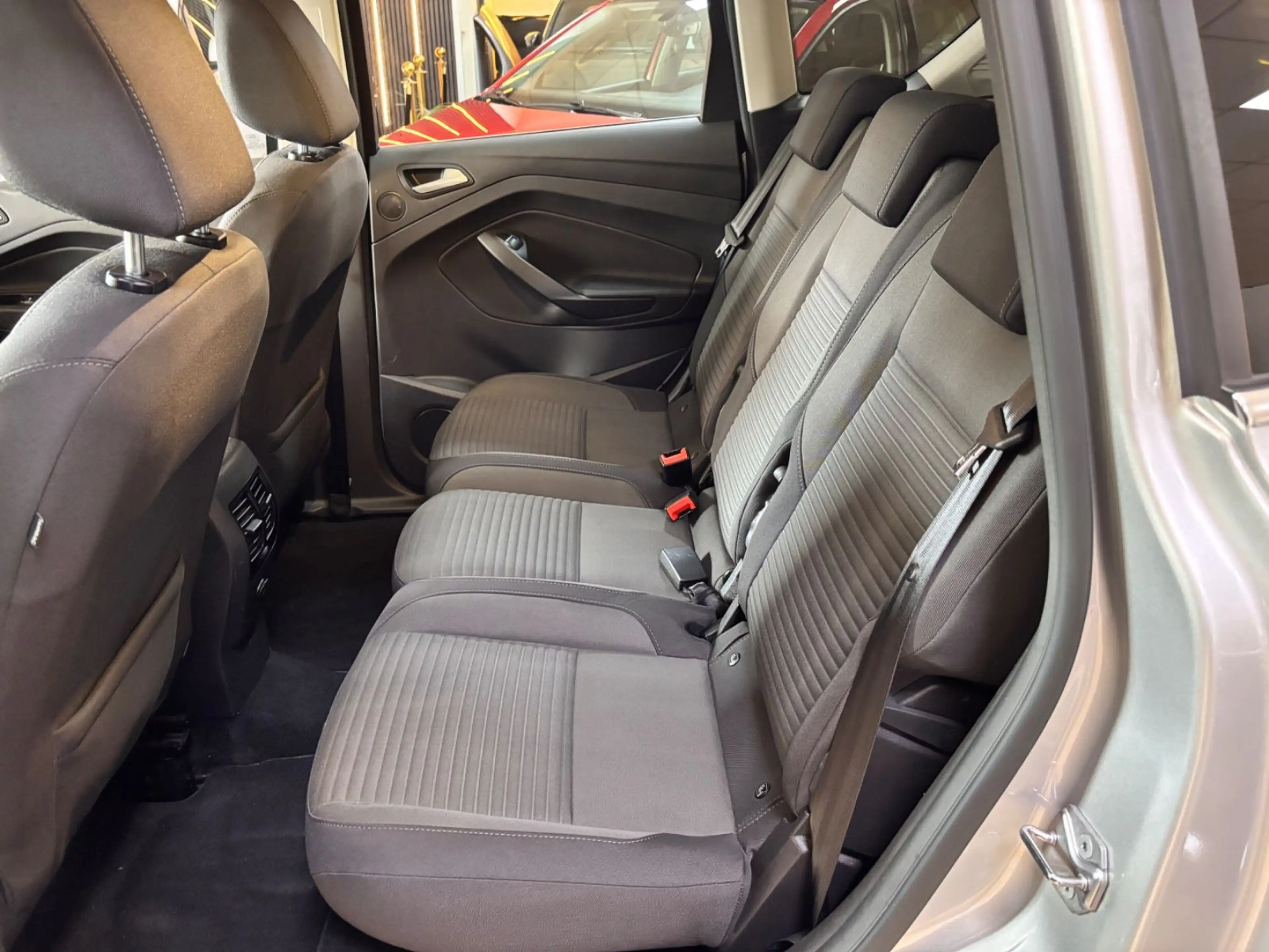 Ford C-Max Titanium — photo 18