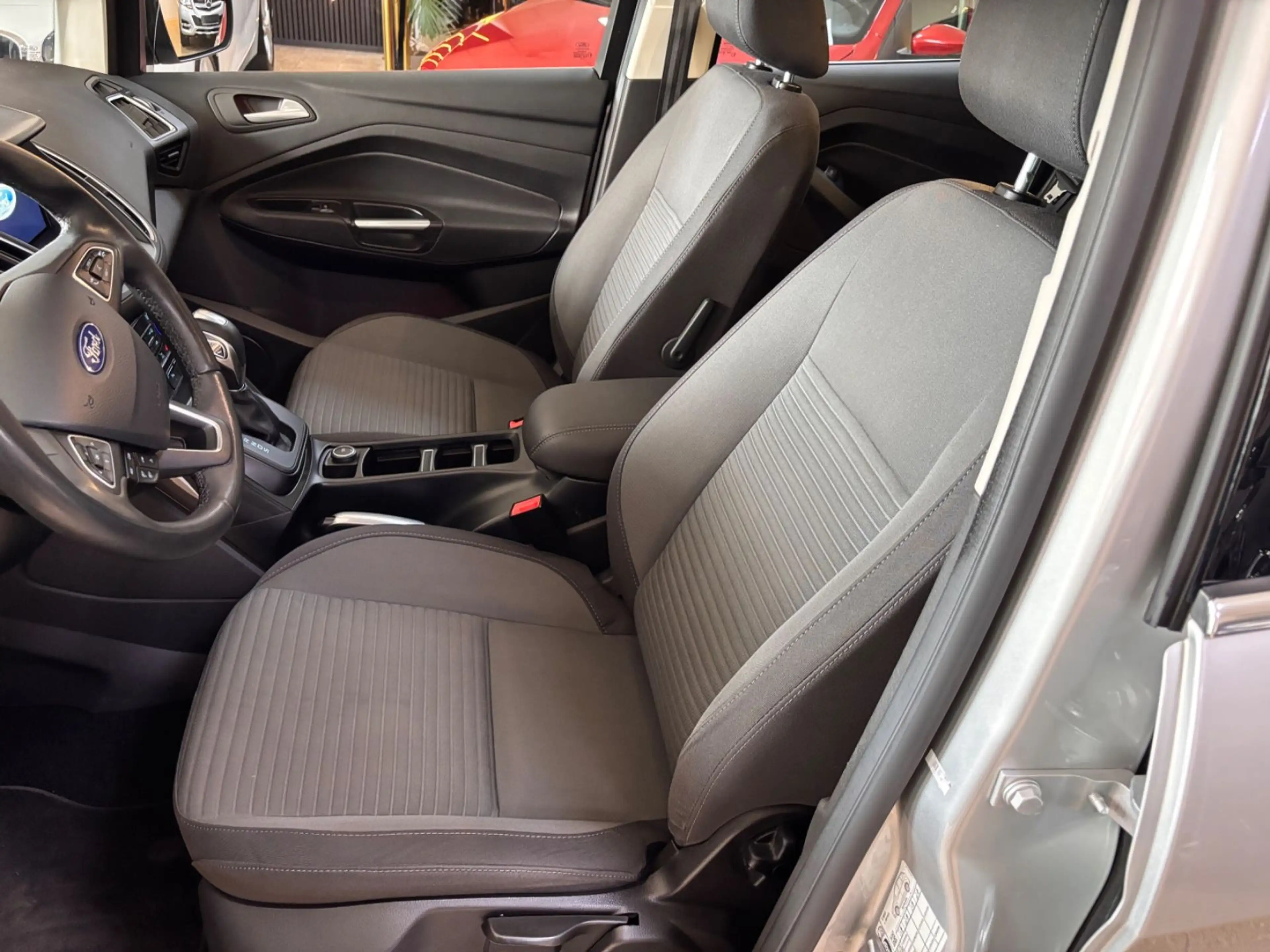 Ford C-Max Titanium — photo 10