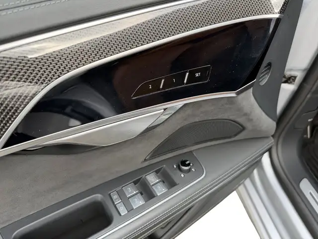 Audi S8 view 15