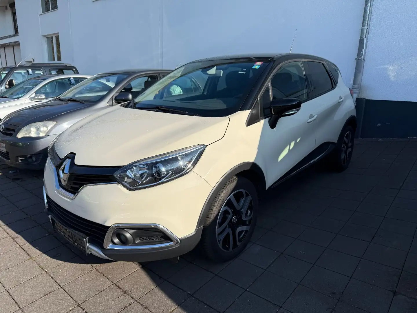 Renault Captur 1.2 *TOP ZUSTAND JEDOCH GETRIEBEPROBLEME* Schwarz - 1