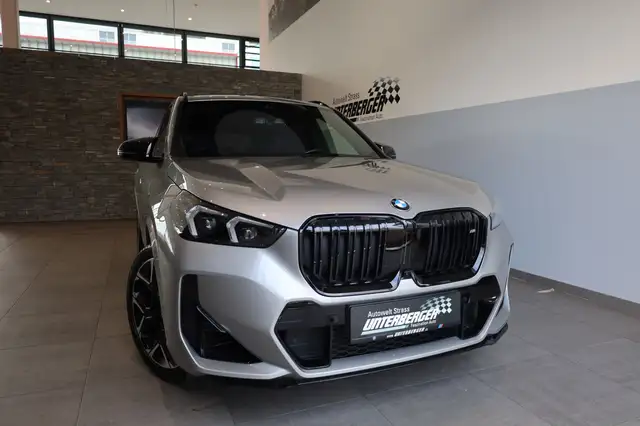 BMW X1 M35i xDrive Sportpaket Head-Up HK HiFi DAB Ansicht 2