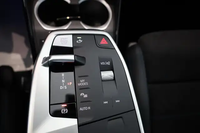 BMW X1 M35i xDrive Sportpaket Head-Up HK HiFi DAB Ansicht 26