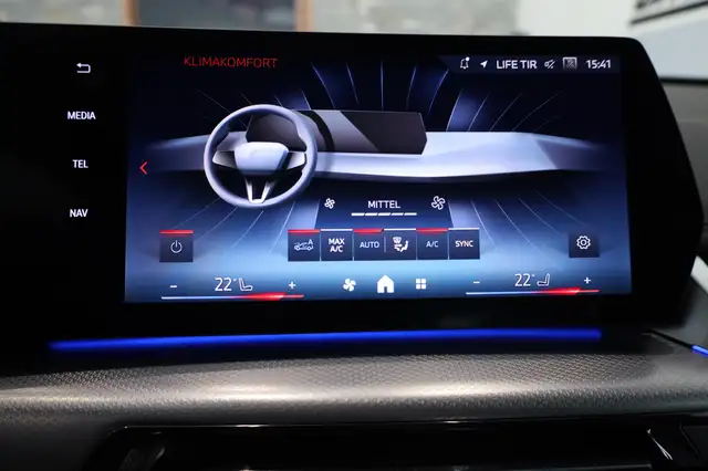 BMW X1 M35i xDrive Sportpaket Head-Up HK HiFi DAB Ansicht 24